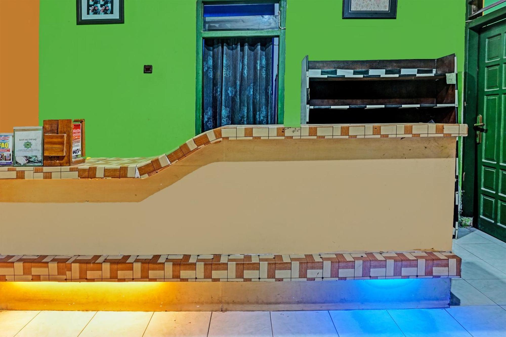 Oyo 91697 Nyaman Homestay Syariah Pare Exterior photo