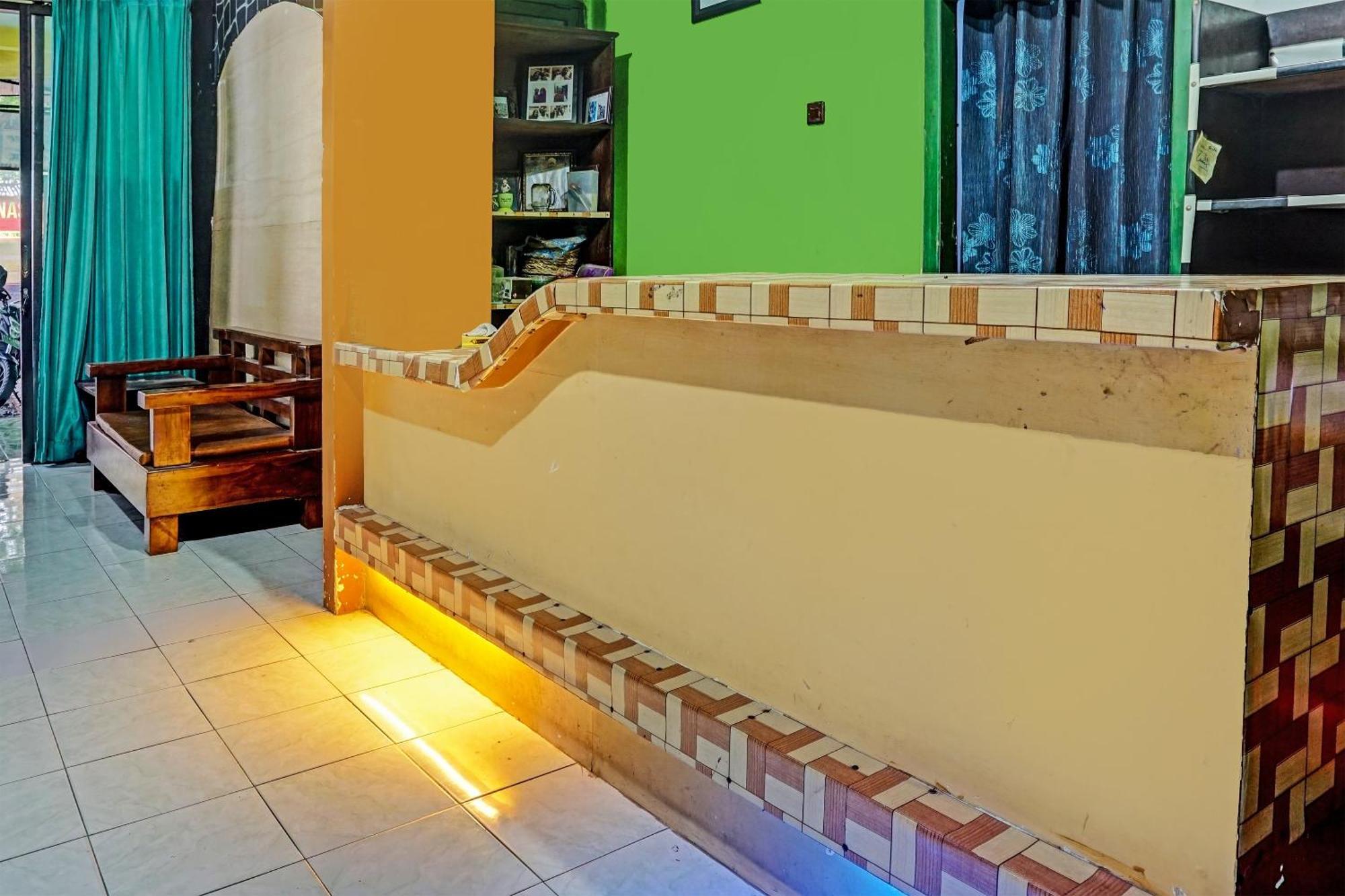 Oyo 91697 Nyaman Homestay Syariah Pare Exterior photo